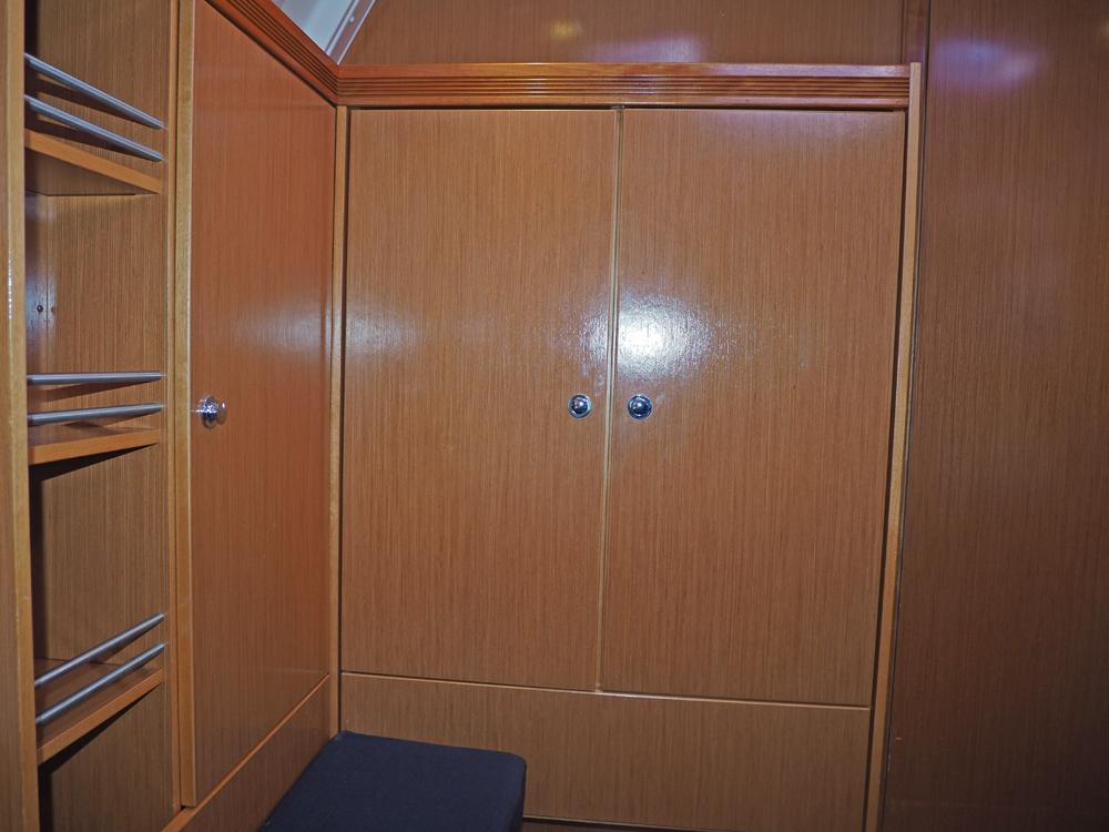 Cabin en avant, H&eacute;bergements